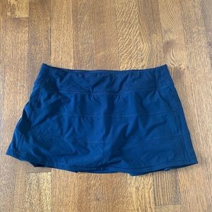 Hard to find navy pacesetter Lululemon tennis skirt